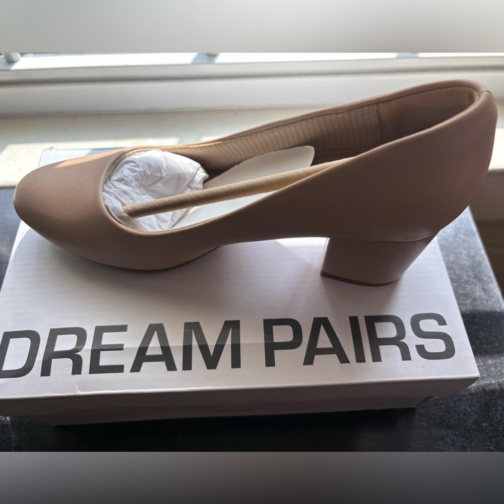 Dream Pairs sz 7 brand new-Nude heels